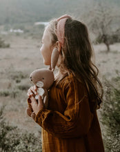 Charger l'image dans la galerie, Peluche Lapin avec boîte cadeau