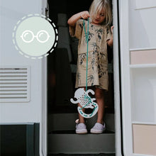 Charger l'image dans la galerie, Jouet à lacer - Amélia le Singe