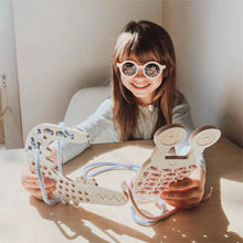 Charger l'image dans la galerie, Jouet à lacer - Goggly l'extra-terrestre