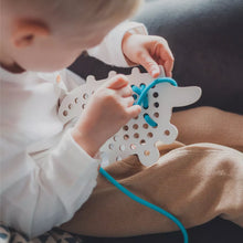 Charger l'image dans la galerie, Jouet à lacer - Freddie le Dinosaure