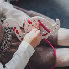 Charger l'image dans la galerie, Jouet à lacer - Max le Dinosaure