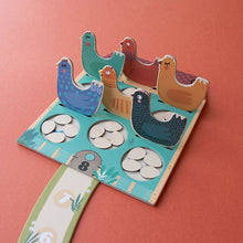 Charger l'image dans la galerie, Jeu de société Pocket - Cluck, Cluck! The Fox!