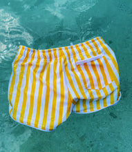 Charger l'image dans la galerie, Short de Bain anti-UV - Rayé Blanc/Jaune