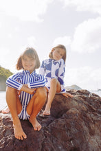 Charger l'image dans la galerie, Boxer de Bain anti-UV - Rayé Blanc/Bleu