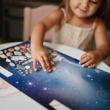 Charger l'image dans la galerie, Livre de gommettes repositionnables - L'Espace