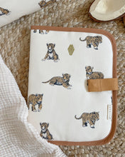 Charger l'image dans la galerie, Protège carnet de santé Edgar - Tigre Marron