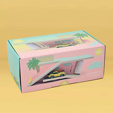 Charger l'image dans la galerie, Station Service Palm Springs + Porsche 911 Turbo Jaune