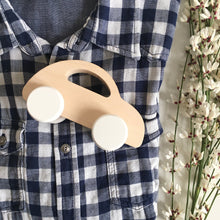 Charger l'image dans la galerie, Voiture en bois - Beetle