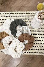 Charger l'image dans la galerie, Chouchou Cléa - Camélia