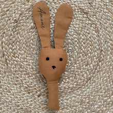 Charger l'image dans la galerie, Hochet Lapin personnalisable - Camel