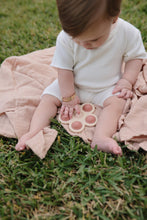 Charger l'image dans la galerie, Fleur Pop It - Dried Thyme/Natural/Shifting Sand