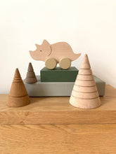 Charger l'image dans la galerie, Dinosaure en Bois - Tricératops