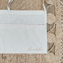 Charger l'image dans la galerie, Organisateur de lit " Manuscrit "