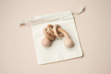 Charger l'image dans la galerie, Hochet en bois Arc en ciel