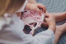 Charger l'image dans la galerie, Jouet à lacer - Jack la Baleine