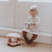 Charger l&#39;image dans la galerie, Peluche Grande huître rose et sa perle
