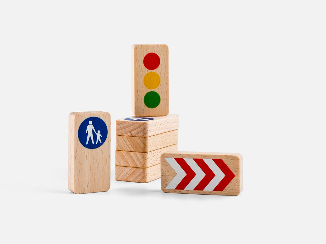 Panneaux de signalisation en bois