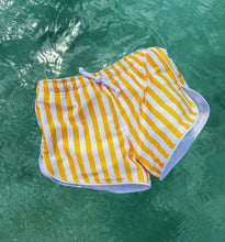 Charger l&#39;image dans la galerie, Short de Bain anti-UV - Rayé Blanc/Jaune
