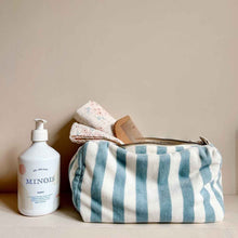 Charger l&#39;image dans la galerie, Trousse de toilette Eponge - Rayures Blue Cloud
