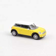 Charger l&#39;image dans la galerie, Mini Cooper One - Jaune pâle

