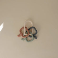 Charger l&#39;image dans la galerie, Anneau de dentition en silicone - Clés
