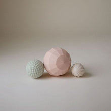 Charger l&#39;image dans la galerie, Lot de 3 balles sensorielles - Blush
