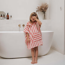 Charger l&#39;image dans la galerie, Poncho de Bain Suzon - Strawberry (1/3 ans)
