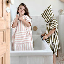 Charger l&#39;image dans la galerie, Poncho de Bain Suzon - Kaki (1/3 ans)
