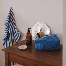 Charger l&#39;image dans la galerie, Trousse de toilette Coeur Bleu
