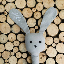 Charger l&#39;image dans la galerie, Hochet Lapin personnalisable - Gris
