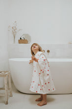 Charger l&#39;image dans la galerie, Poncho de Bain Suzon - Coeur Rouge (1/3 ans)
