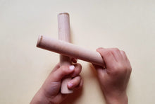Charger l&#39;image dans la galerie, Paire de Claves en bois
